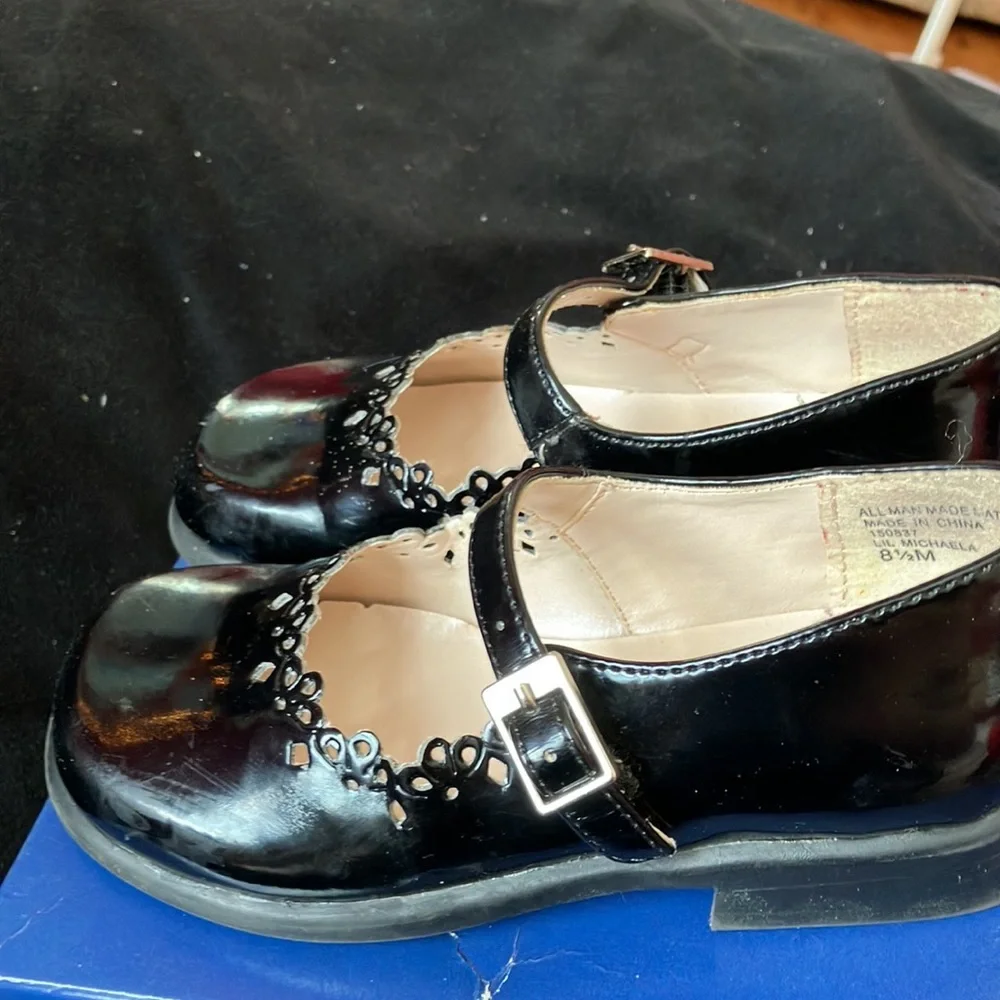 Mootsies kids shoes black 8.5 girls pretty top of shoes EUc